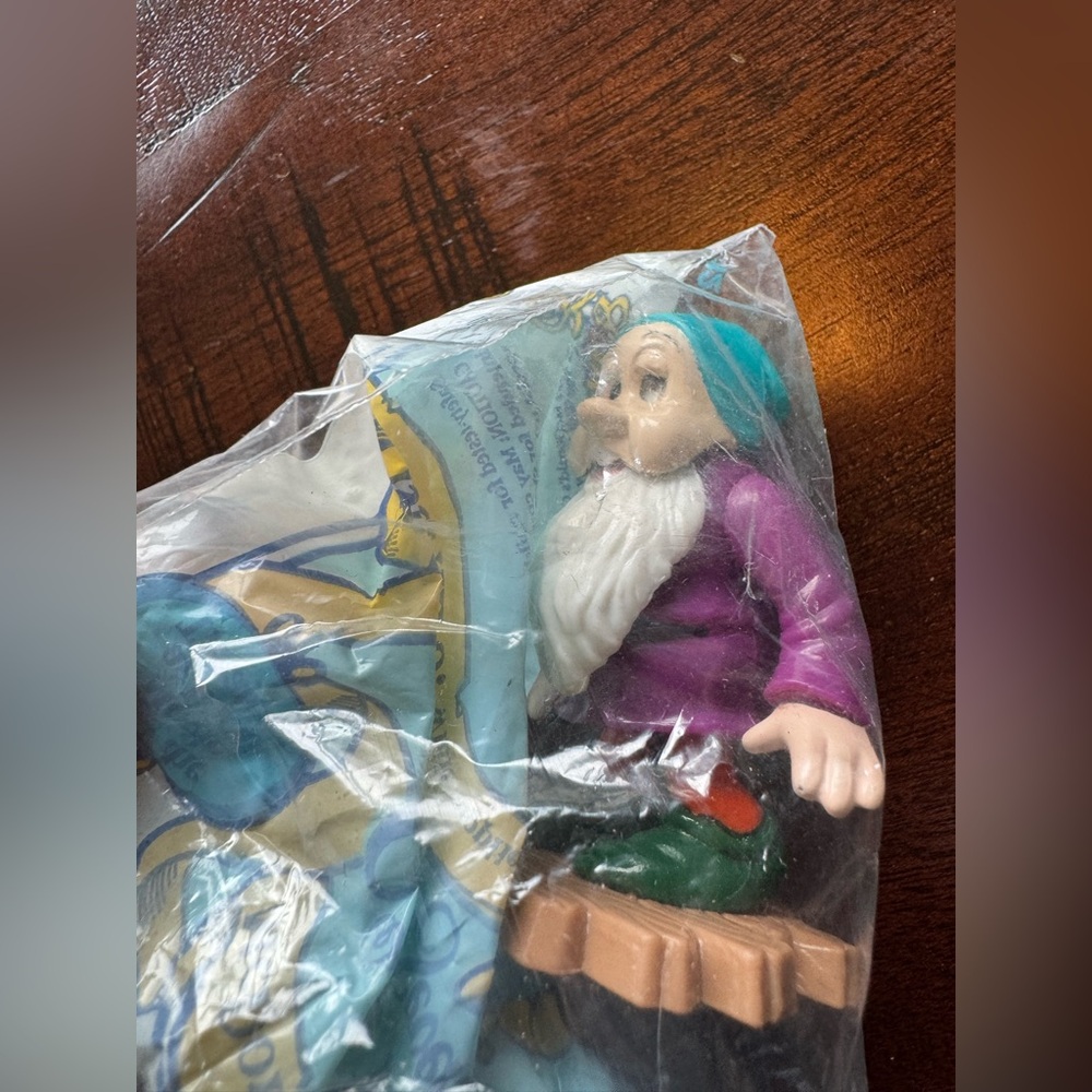 Snow White and the Seven Dwarfs Happy Meal Toys - Picture 2 of 8